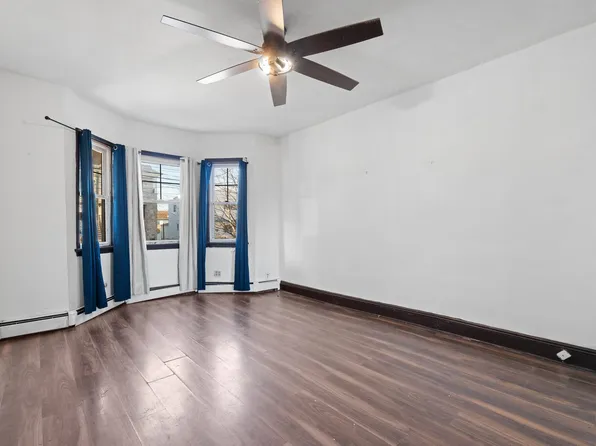 526 Avenue East image 4 of 18