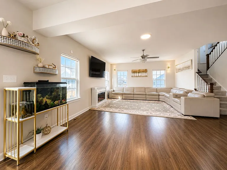 805 Llanelli Dr — Photo 22