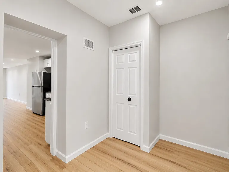 2427 Ashland Ave — Photo 4