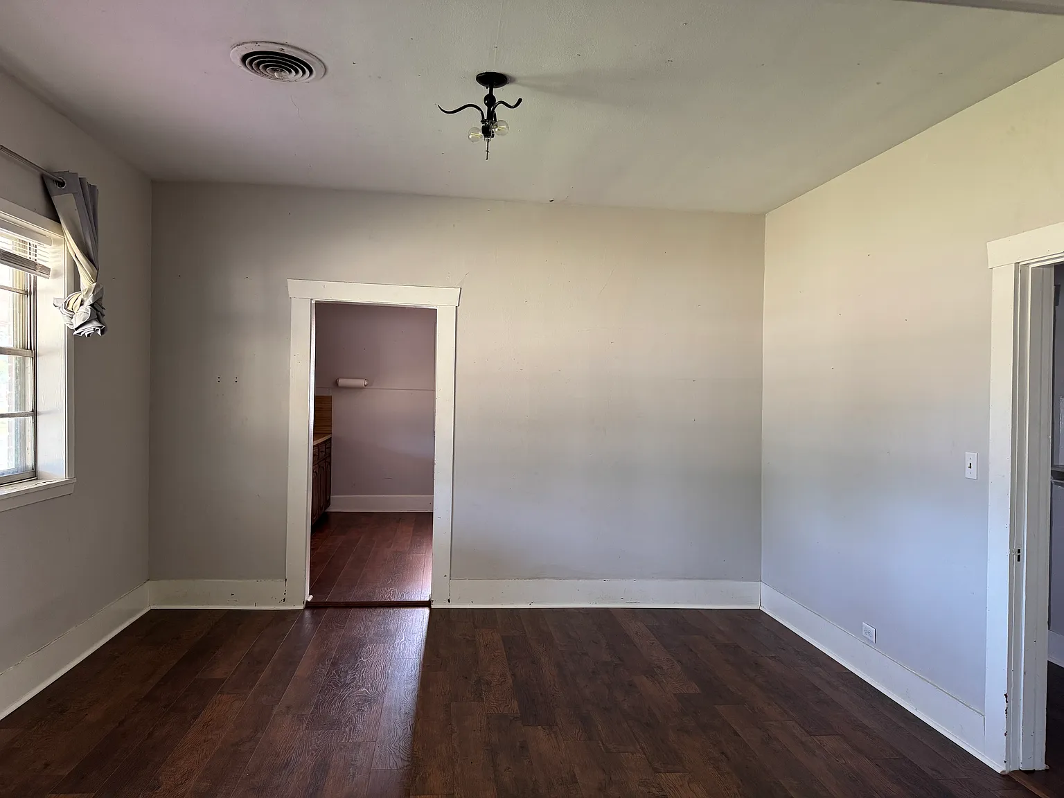 3 bed, 1.0 bath, 1560 sqft, $1,500 — Photo 3