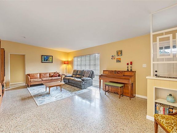 5th image of 1101 Catalpa Ln