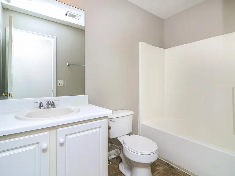1240 Chris Lake Dr — Photo 16