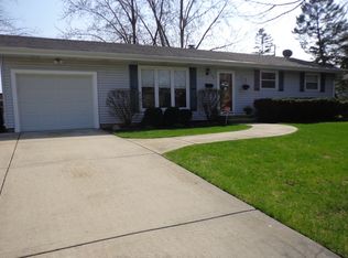 408 Cochise Ct, Carol Stream, IL 60188