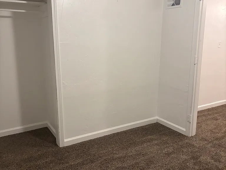 Crescent Dr — Photo 15