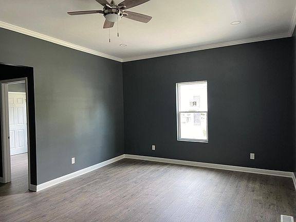 5th image of 718 Western Ave