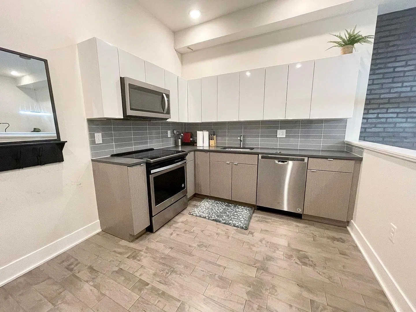2 bed, 1200 sqft, $2,100 — Photo 2