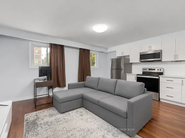 82 Halsey Ave #3, Toronto, ON M4B 1A9