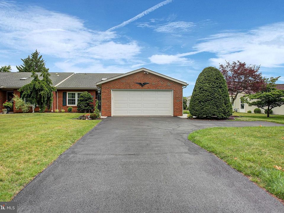 1st image of 127 Chancellor Dr