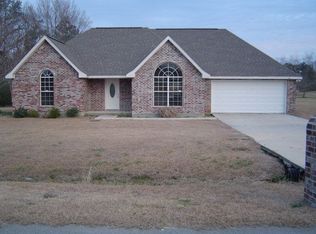 10 Pawnee Ln, Picayune, MS 39466