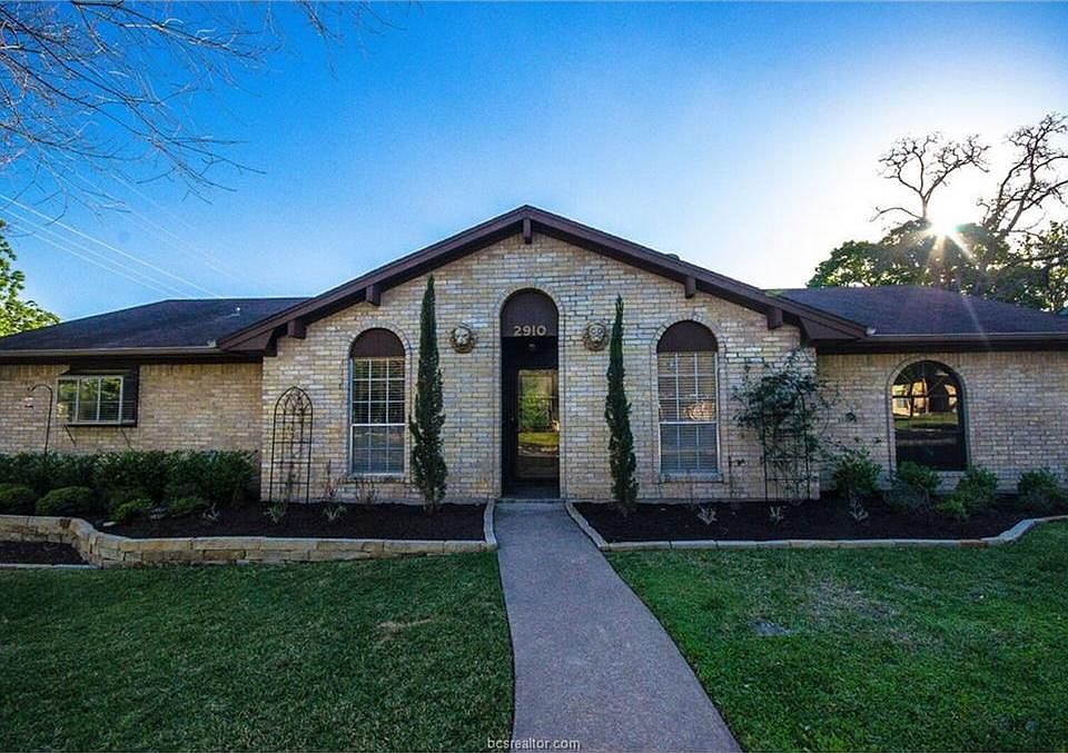 1st image of 2910 River Oaks Cir