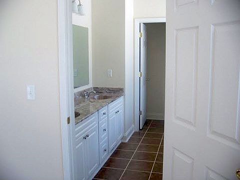 5th image of 1015 Clear Creek Cir