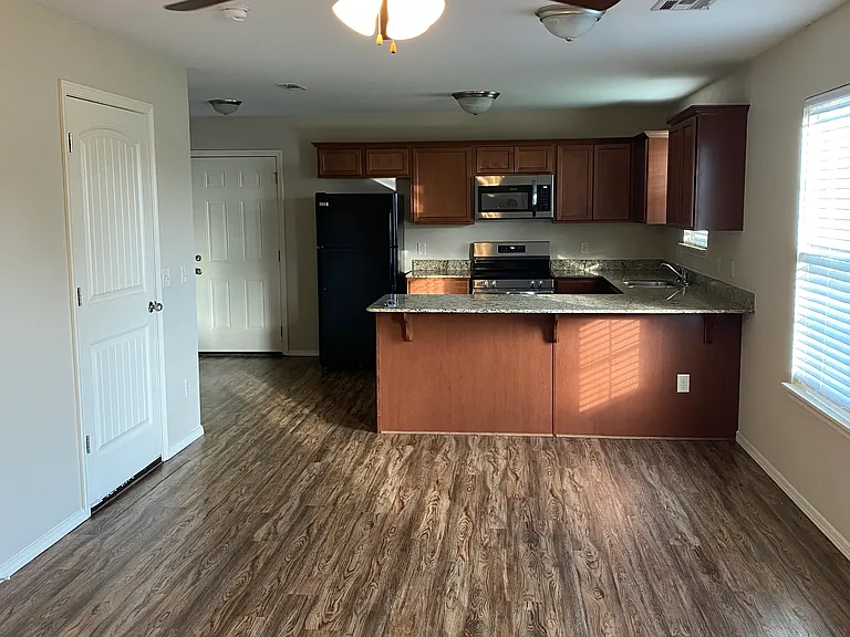 232 Rose St — Photo 2