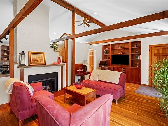 4th image of 15 Fenmere Ave