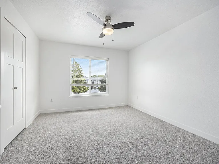 Byron Lakes Apartments — Photo 28