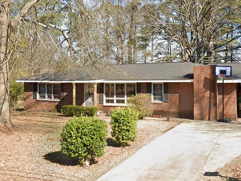 108 Benton Dr NW — Photo 1