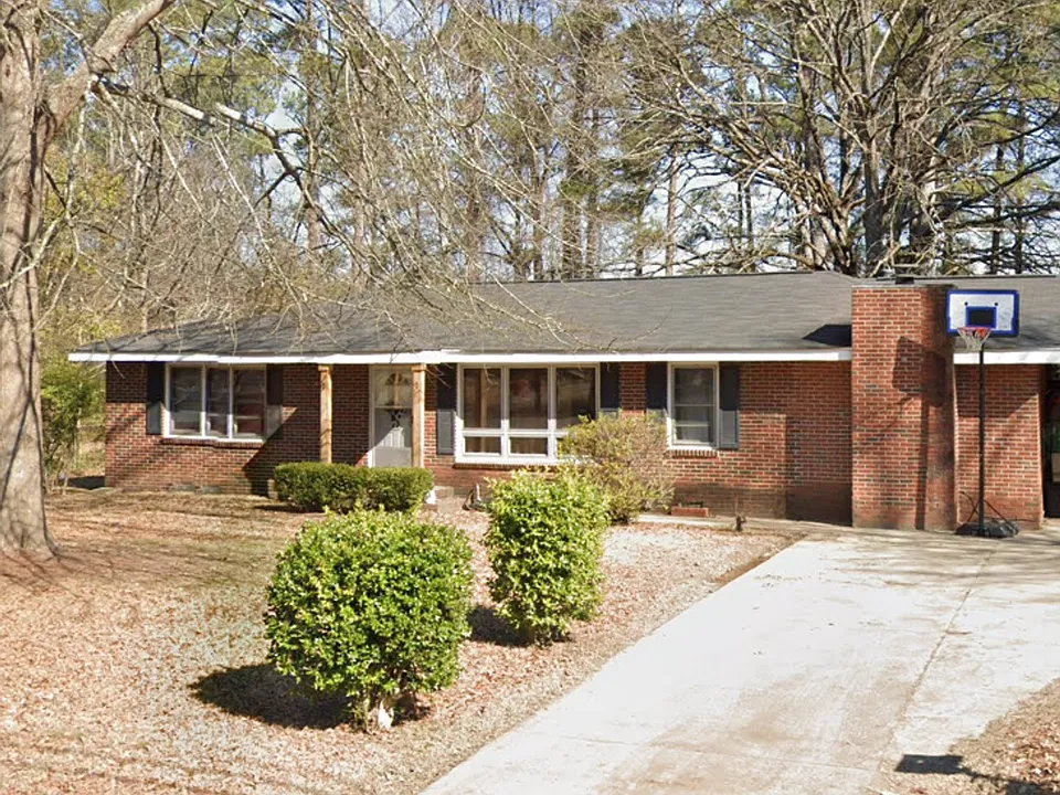 108 Benton Dr NW
