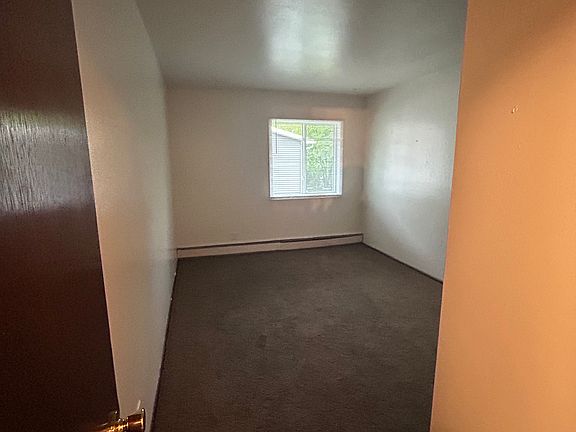 5th image of 29 Alexander Ave