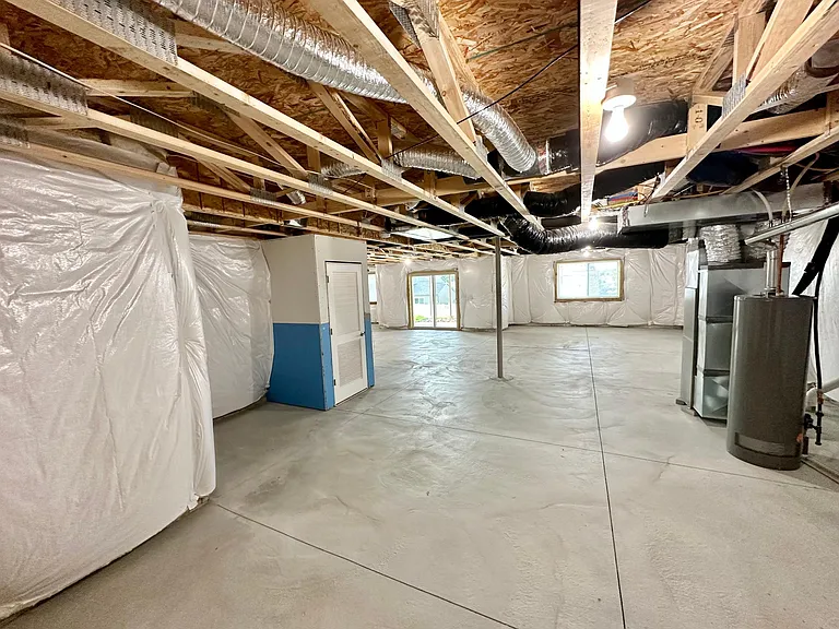 1600 sqft basement