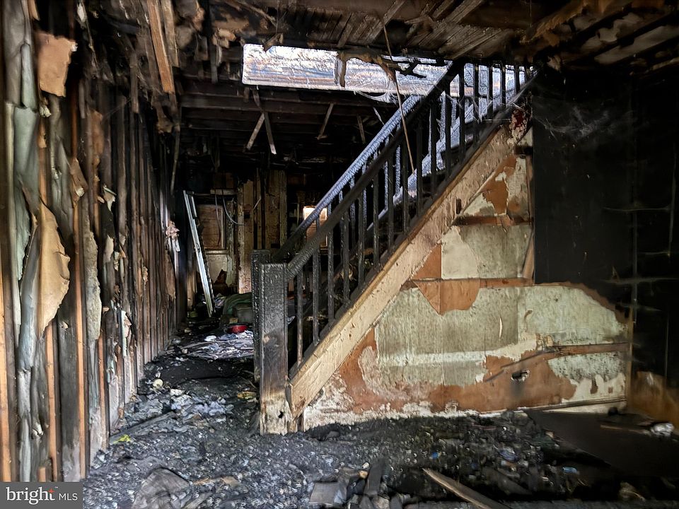 2nd image of 3529 E Fairmount Ave