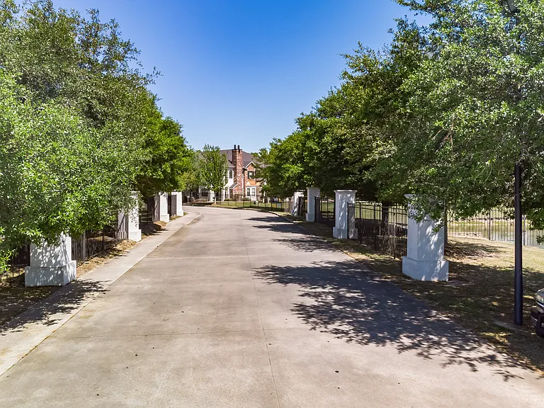 Mansions at Ivy Lake — Photo 13