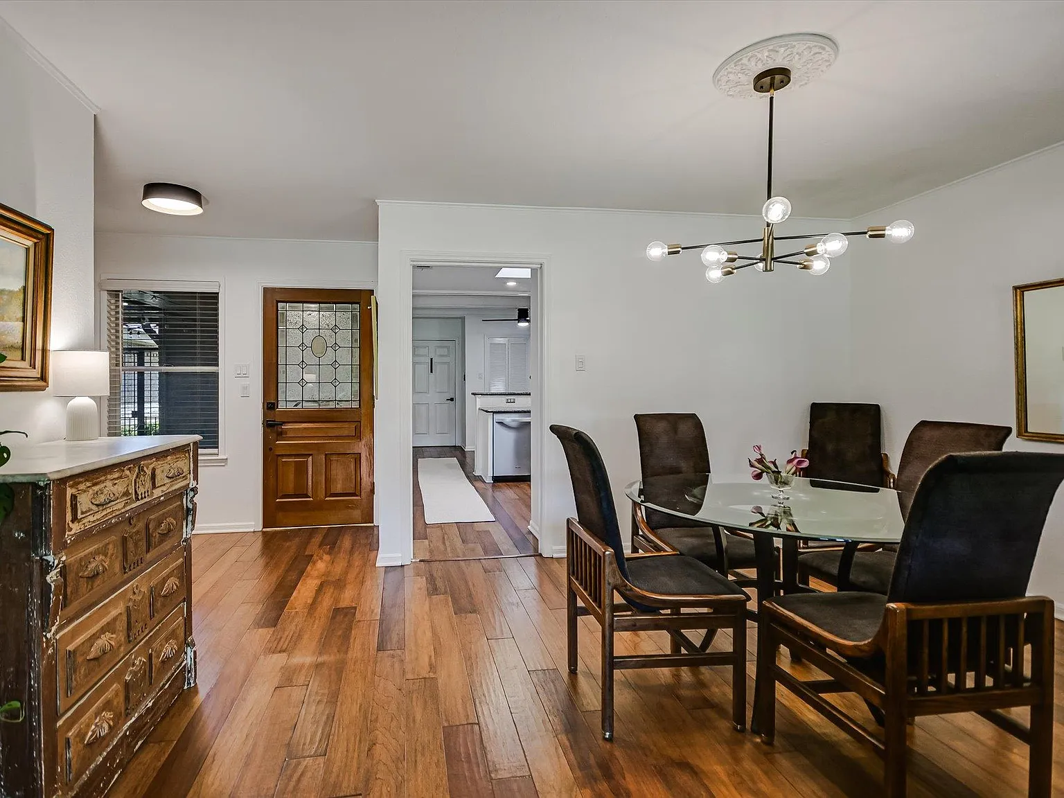 3 bed, 3.0 bath, 2307 sqft, $3,200 — Photo 3