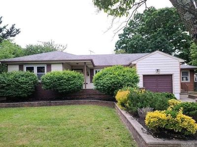 112 Queens Ave, West Babylon, NY, 11704