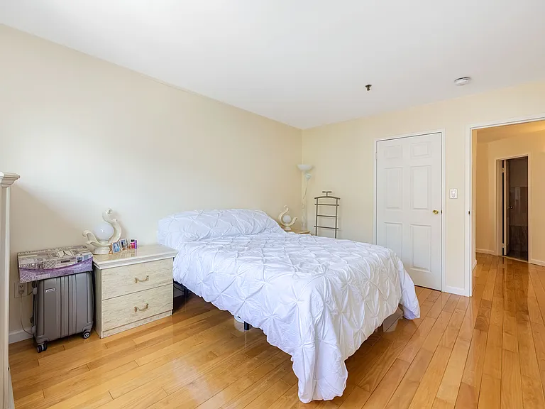 10 Palisade Ave #4C — Photo 11