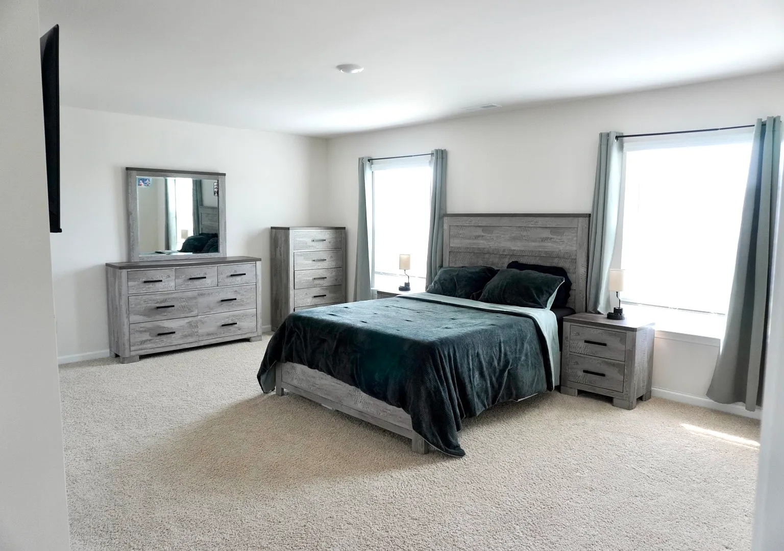 4 bed, 1991 sqft, $2,300 — Photo 4