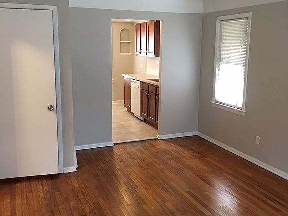 4th image of 16721 Puritas Ave