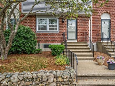 560 Bedford St APT E3, Abington, MA, 02351