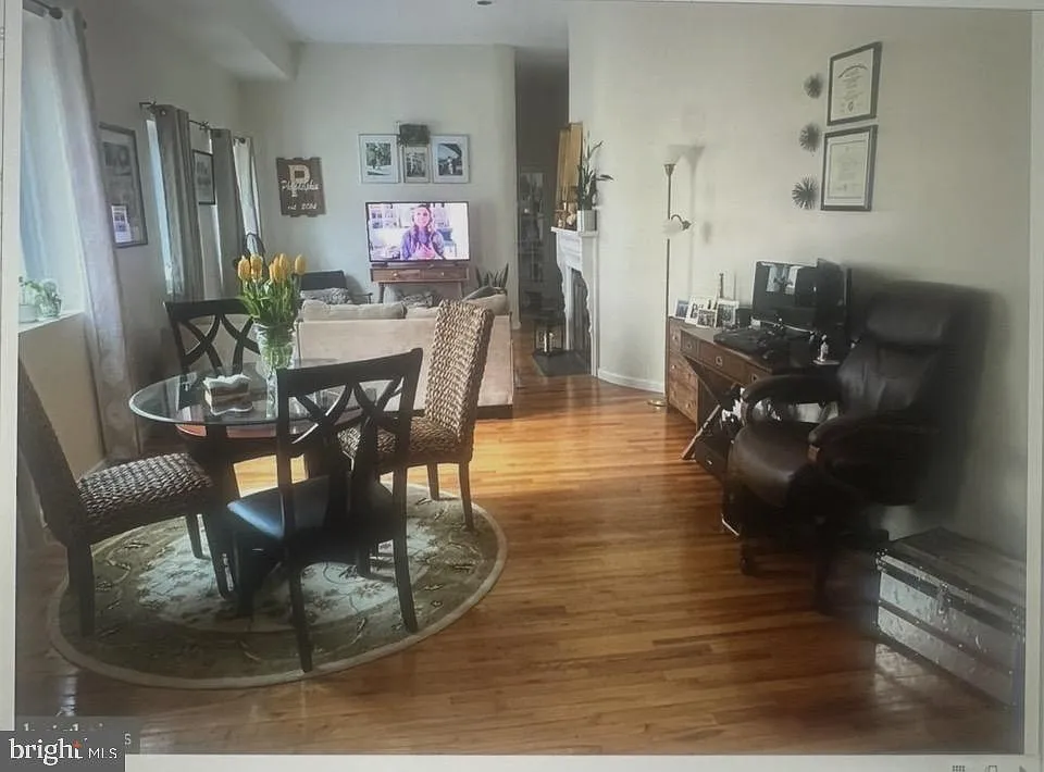 1 bed, 1.0 bath, 700 sqft, $1,800 — Photo 2