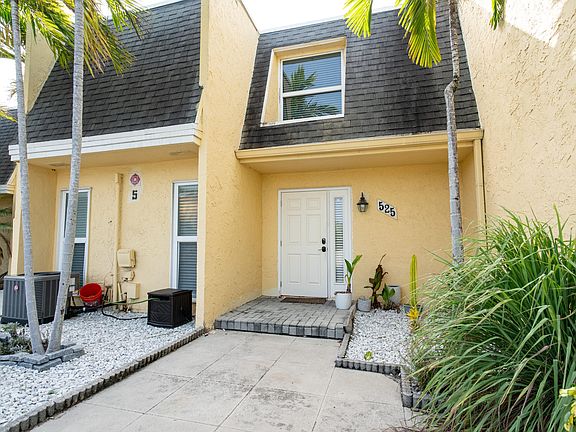 3rd image of 525 SW 1st Court