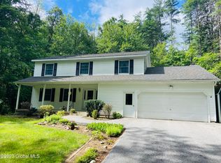 6 Pinebrook Dr, Ballston Spa, NY 12020