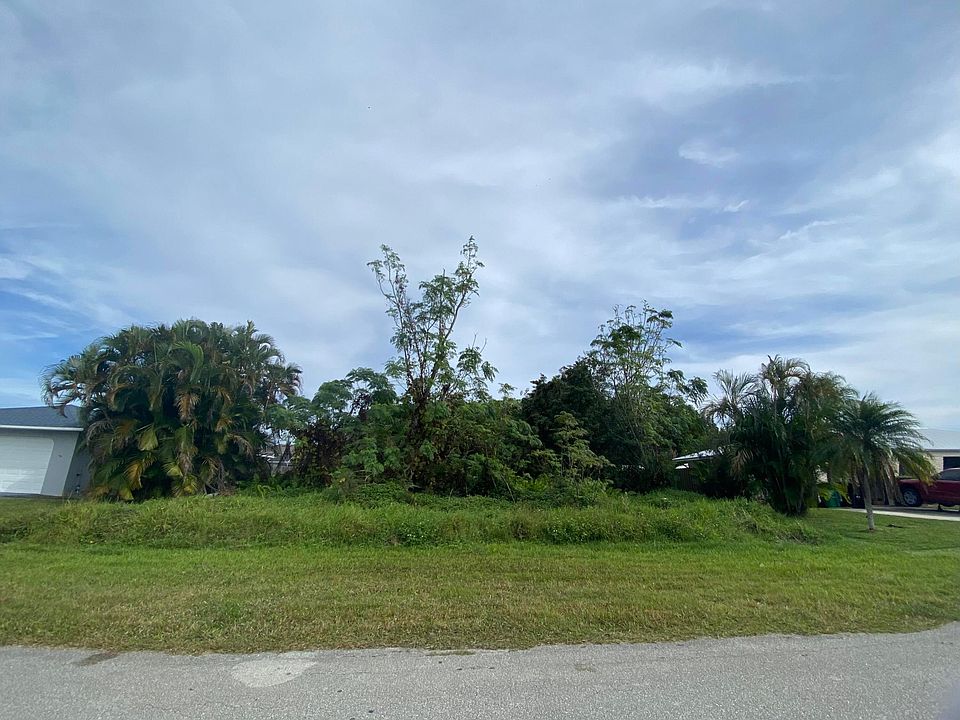 2nd image of 437 SE Skipper Lane