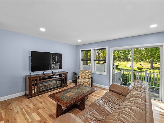 4th image of 72 Manchester St #72