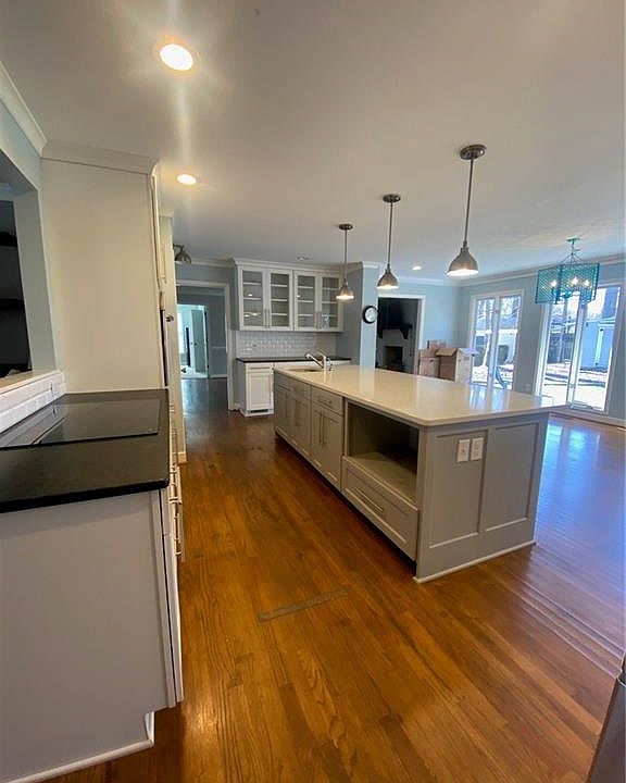 2nd image of 3703 Rhynewood Dr