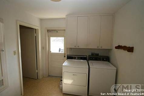 4th image of 812 Gentilz St