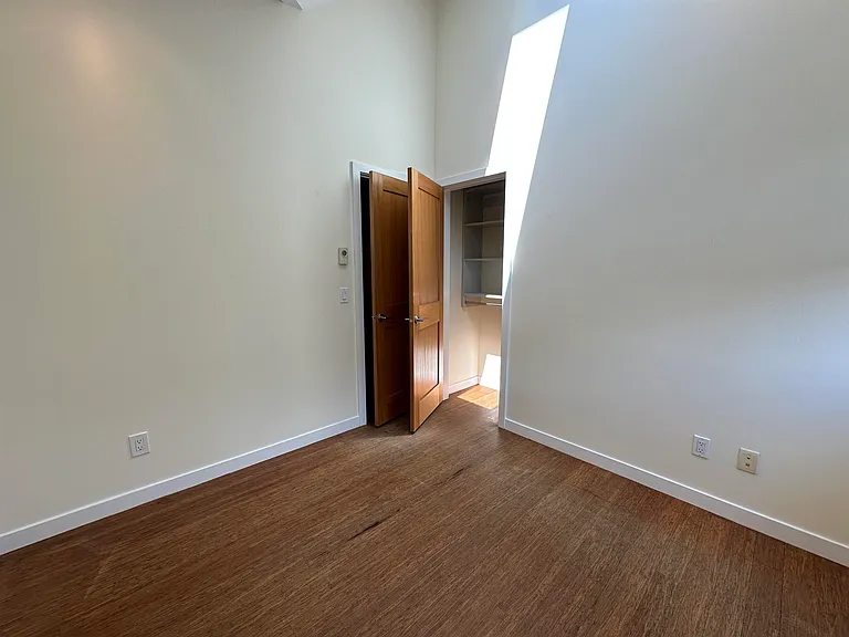 295 W 12th Ave — Photo 9