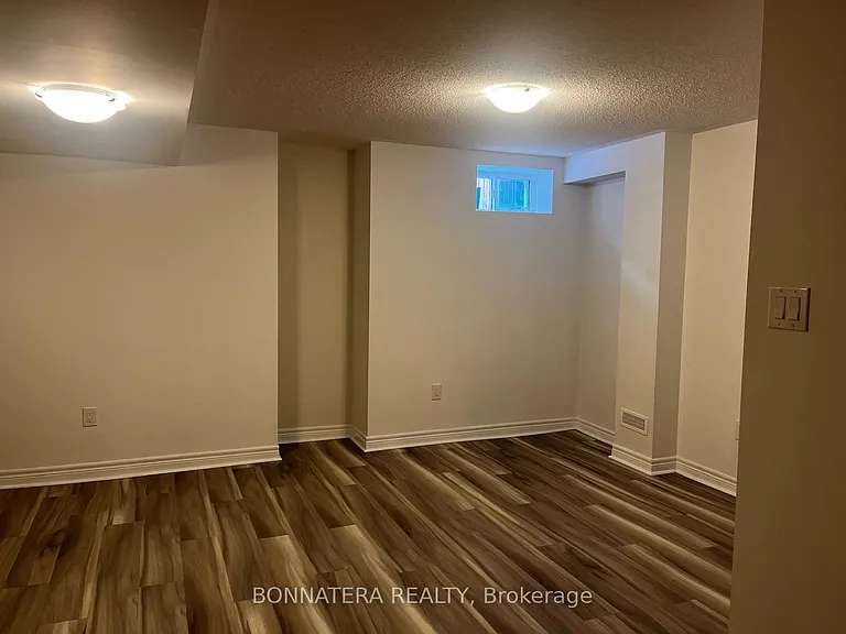 121 Huguenot Rd — Photo 20