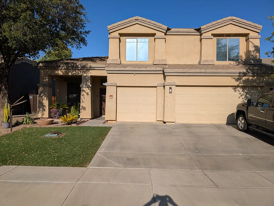 1831 S 105th Dr