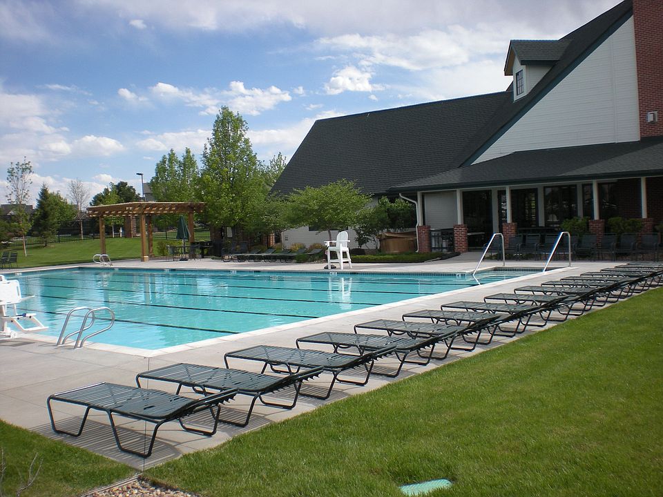 Outdoor Pool & Club House