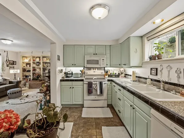 1109 S Walnut St APT 5, Spokane, WA 99204