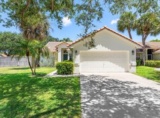 3803 S Lancewood Pl, Delray Beach, FL 33445