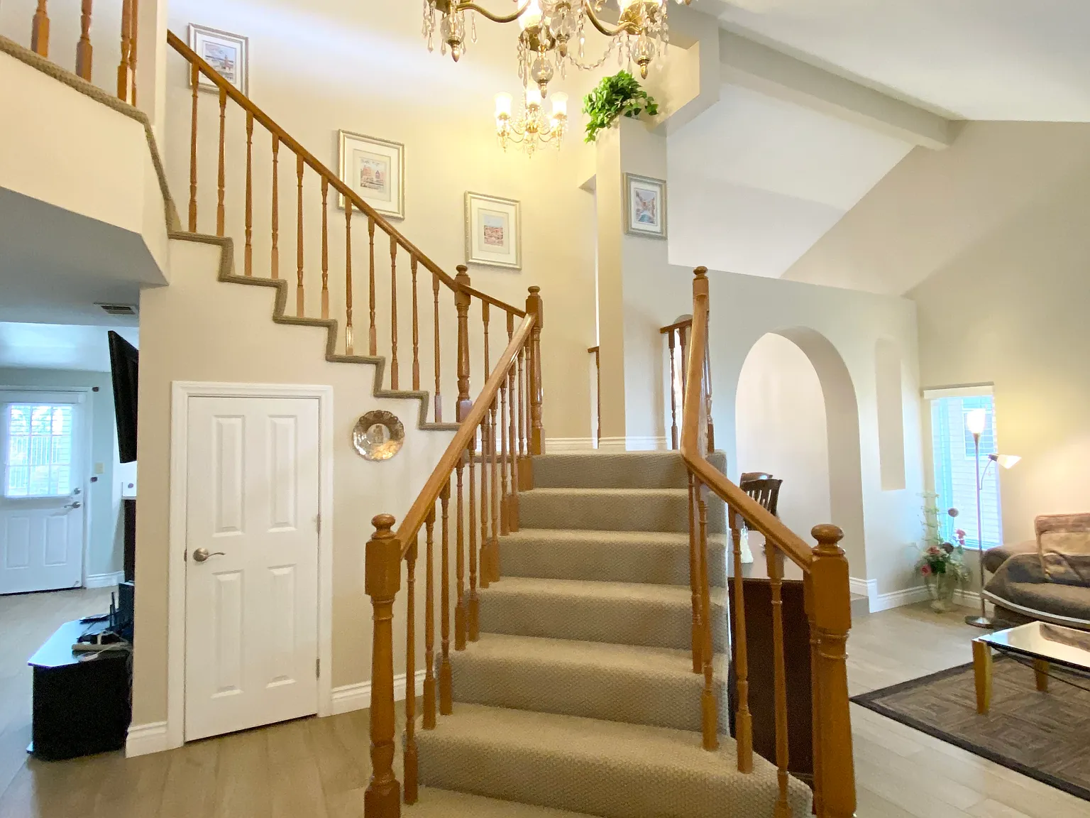 2435 Coraview Ln — Photo 4