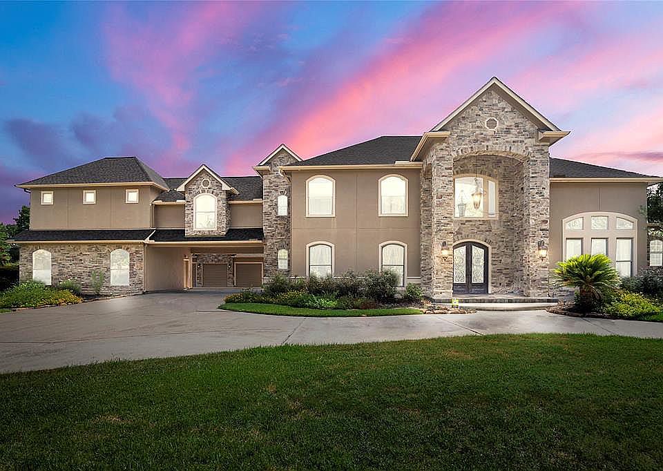 2nd image of 22 Highclere Park Dr