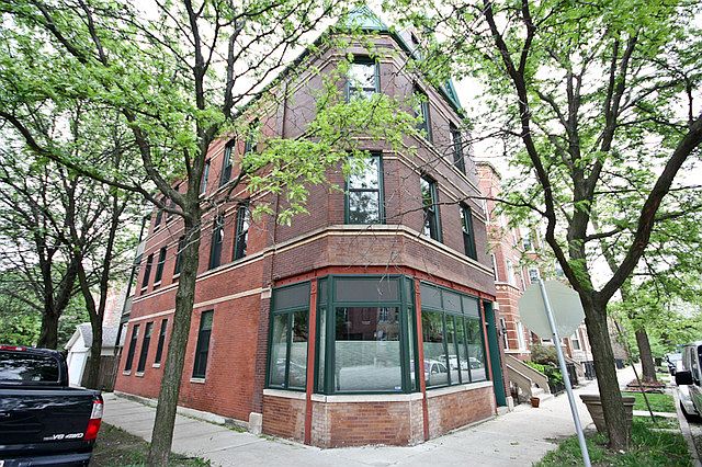 1st image of 2321 N Oakley Ave APT 3