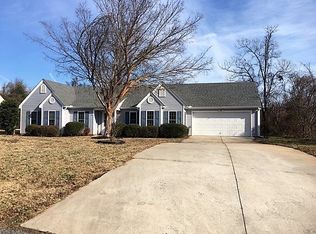 322 Weeping Willow Dr, Seneca, SC 29672