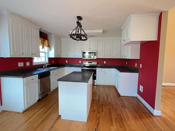 3rd image of 12 Sterling Green Ct