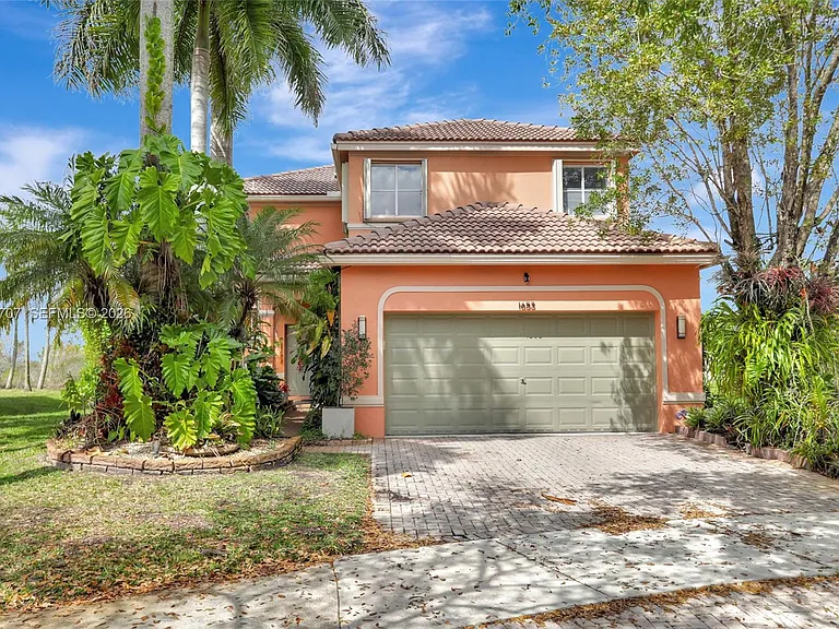 1653 Winterberry Ln — Photo 1