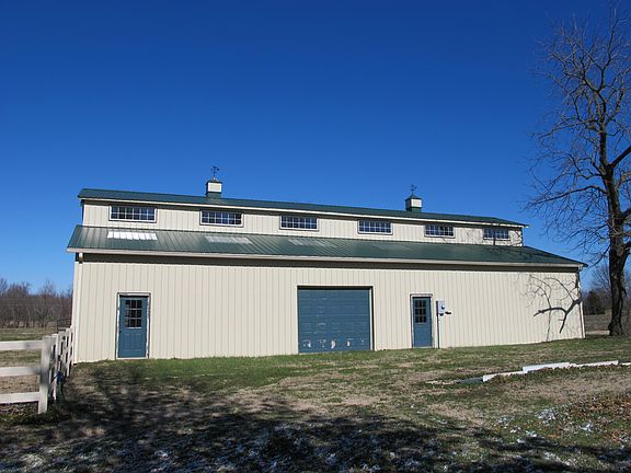 Barn has workshop & loft
